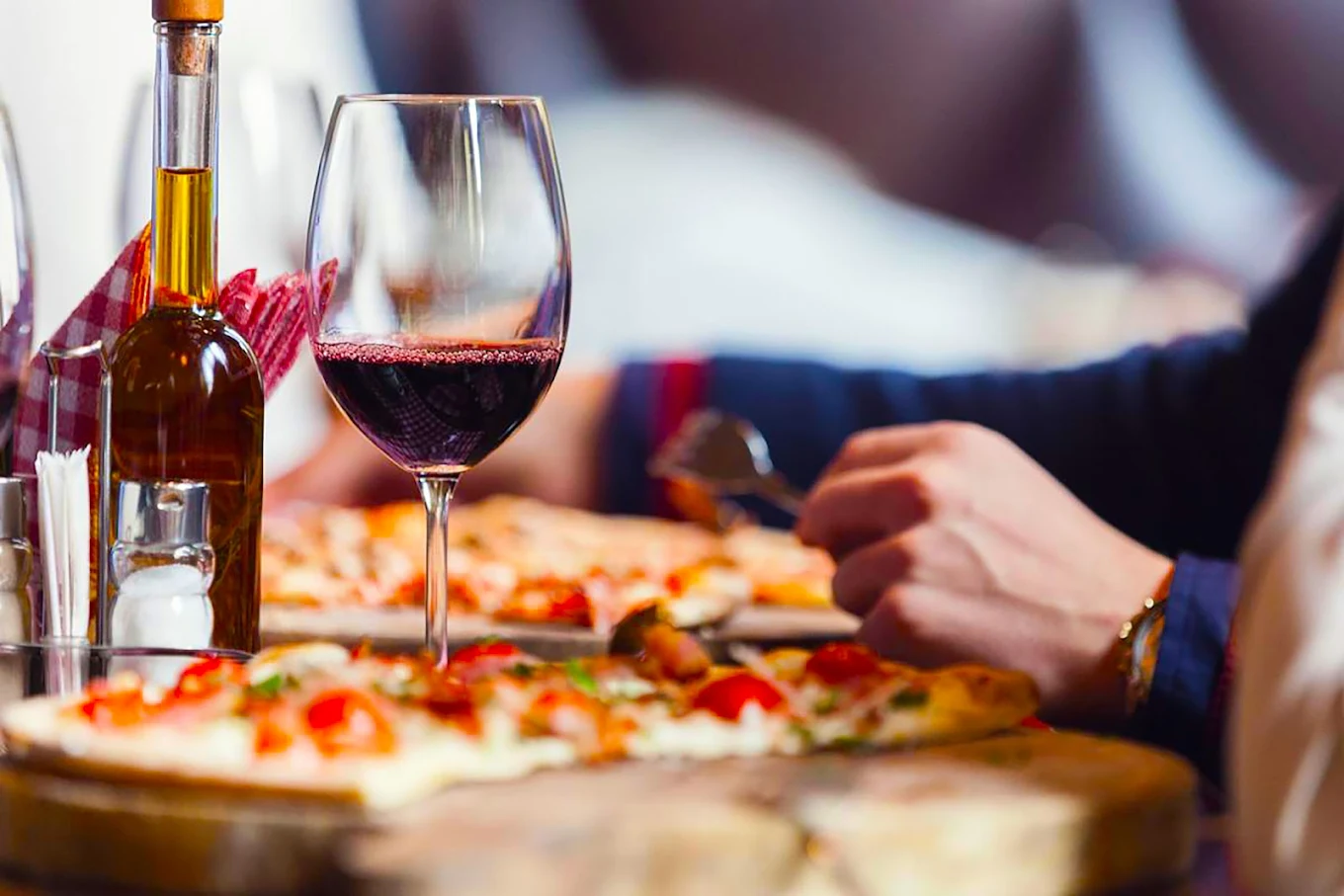 Warm, family-friendly dine-in experience at Copper Chimney Indian restaurant Winnipeg
